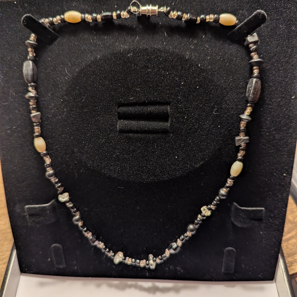 Elegant Black and Cream Beaded Necklace - Picture 2 of 3